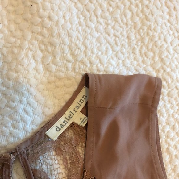 Blush Taupe Lace Tank - DanielRainn - Size Medium - Picture 4 of 8